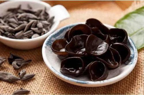 良好衛生環(huán)境下泡發(fā)黑木耳，很難產(chǎn)生毒素米酵菌酸