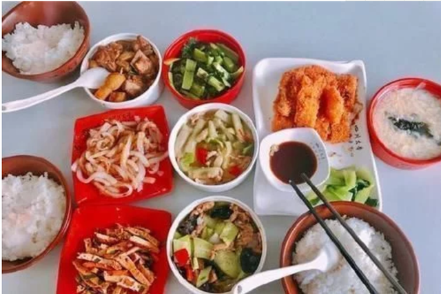 飯菜太好吃，學(xué)生不想畢業(yè)，這所大學(xué)用食堂征服學(xué)生